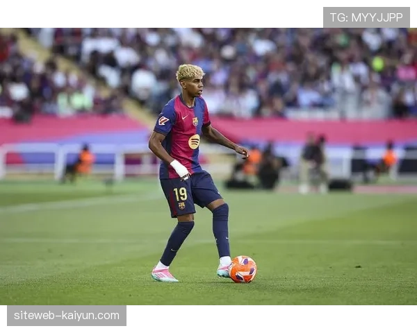 亚马尔改穿10号承担组织重任 成巴萨前场进攻新引擎